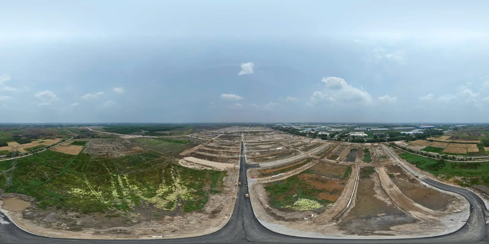 Toàn cảnh công trường Vinhomes Saigon Park nhìn từ trên cao với đường nội khu và kênh